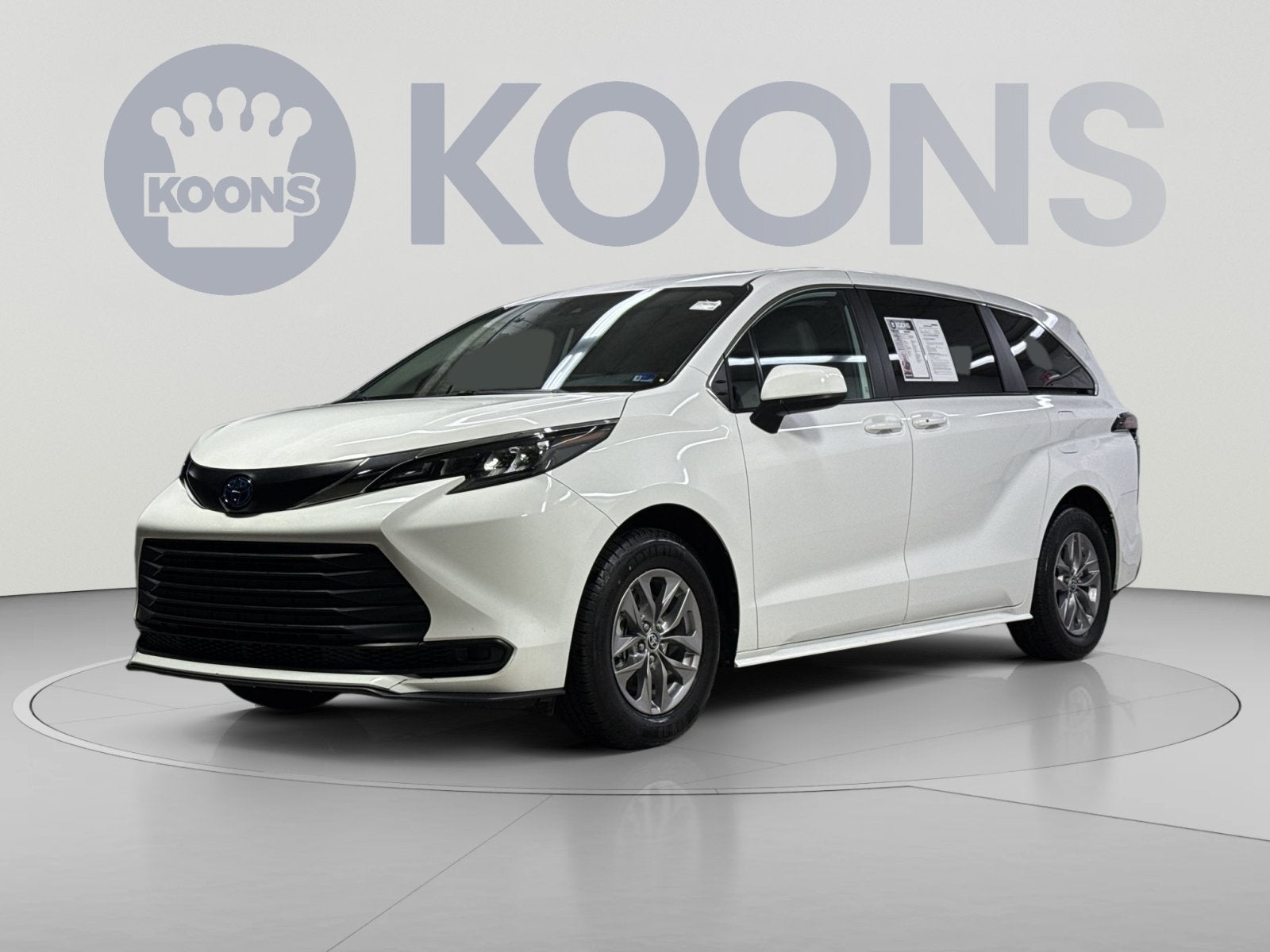 2025 Toyota Sienna LE