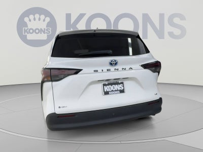 2025 Toyota Sienna LE