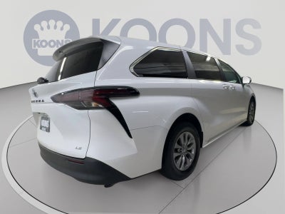 2025 Toyota Sienna LE