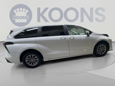 2025 Toyota Sienna LE