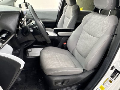 2025 Toyota Sienna LE