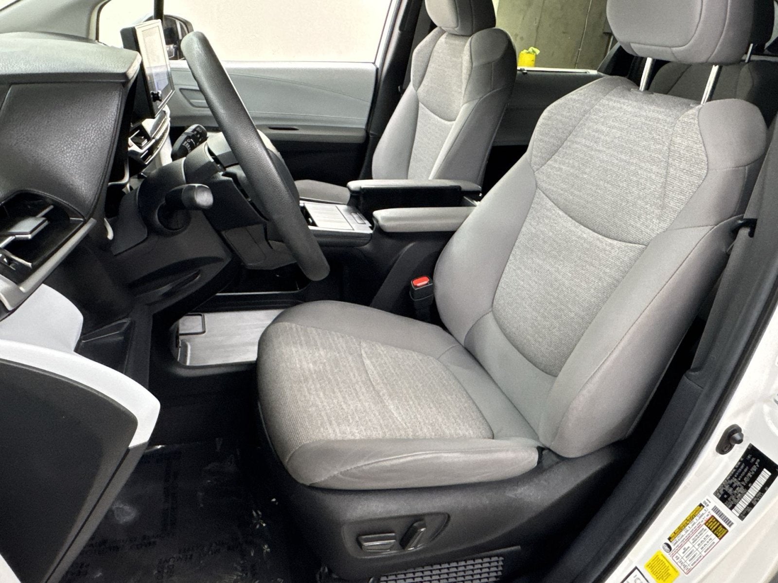 2025 Toyota Sienna LE