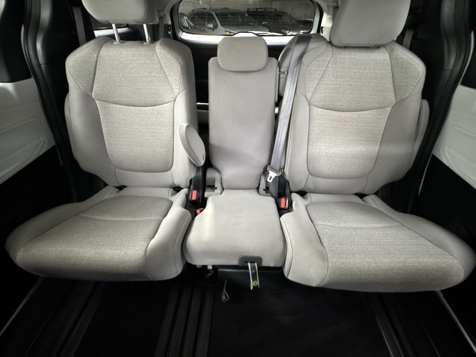 2025 Toyota Sienna LE