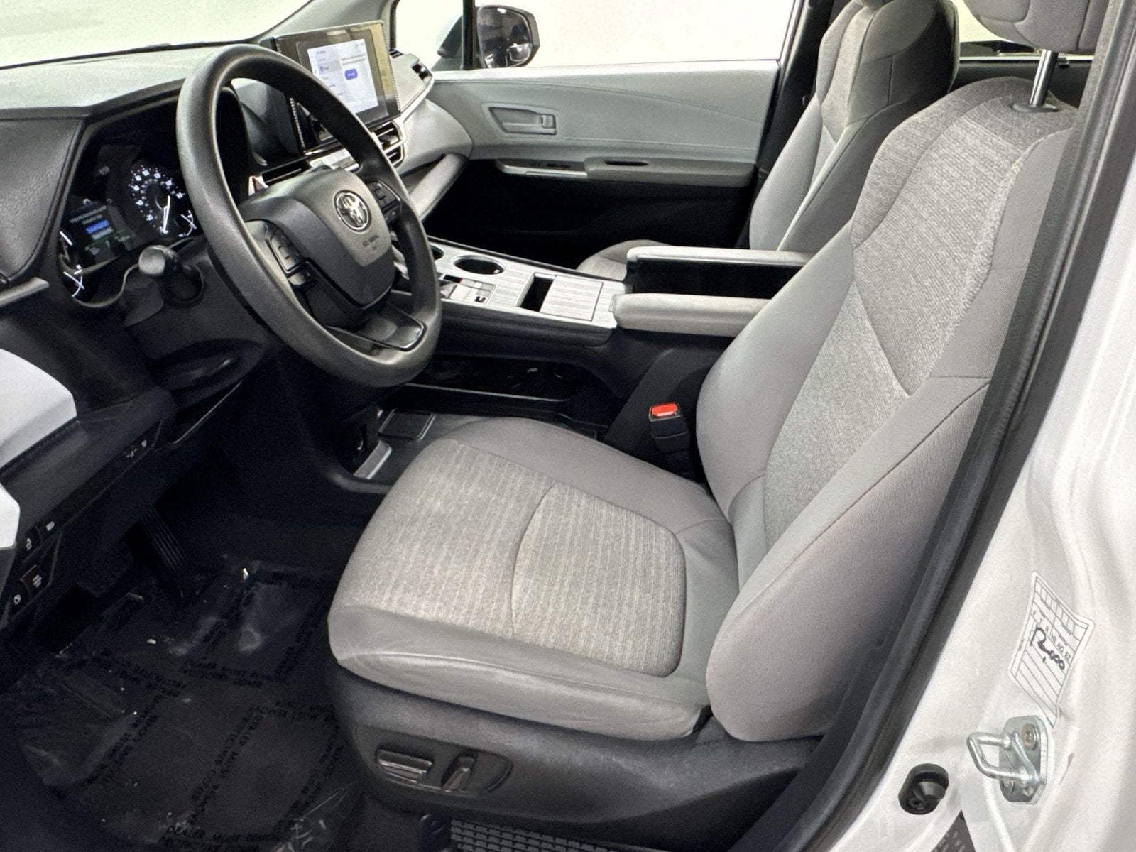 2025 Toyota Sienna LE