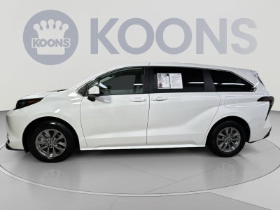 2025 Toyota Sienna LE