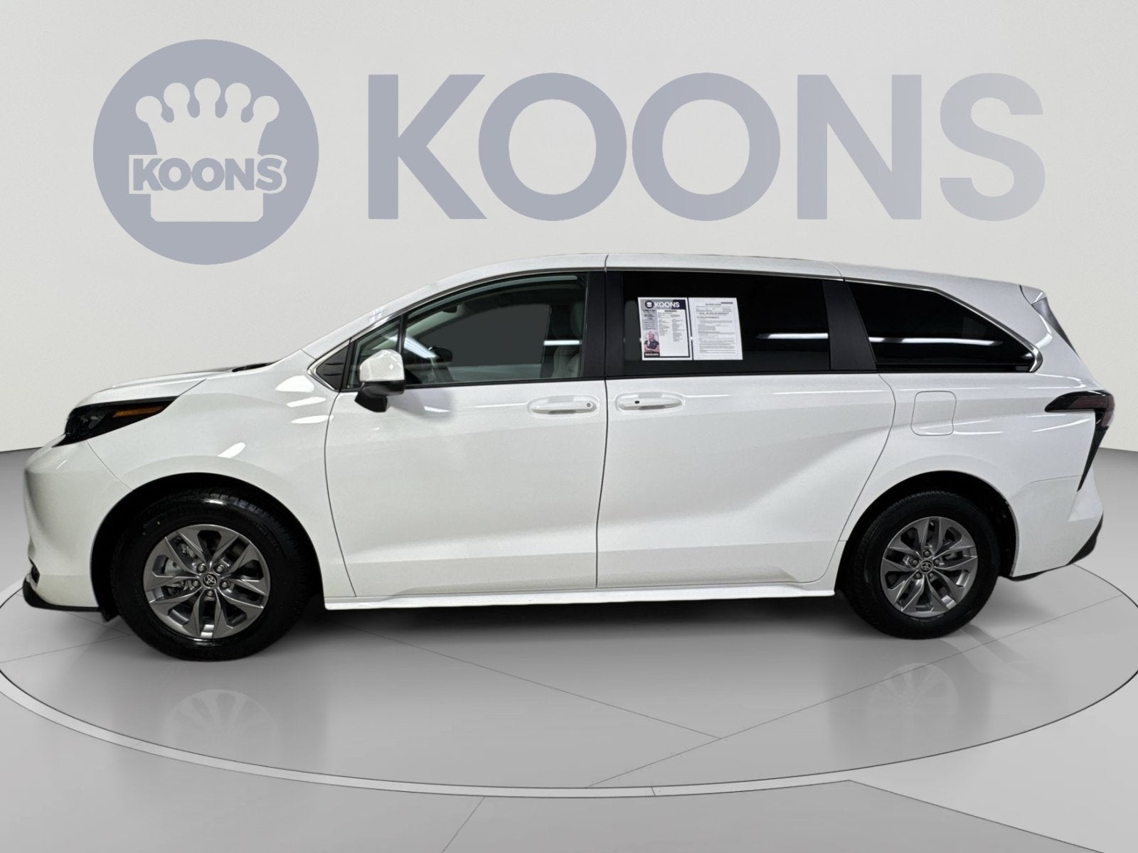 2025 Toyota Sienna LE