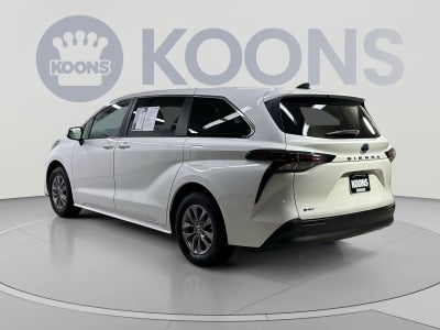 2025 Toyota Sienna LE