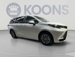 2025 Toyota Sienna LE