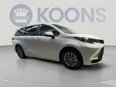 2025 Toyota Sienna LE