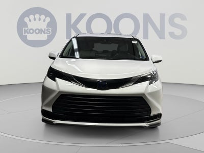 2025 Toyota Sienna LE
