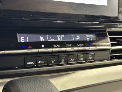 2025 Toyota Sienna LE