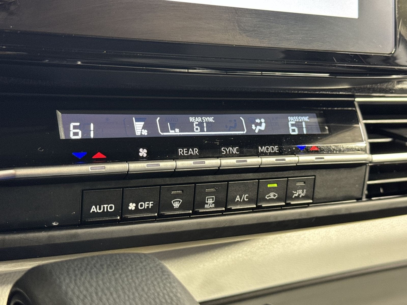 2025 Toyota Sienna LE