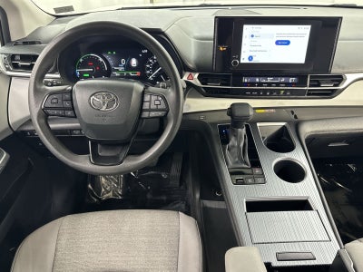 2025 Toyota Sienna LE
