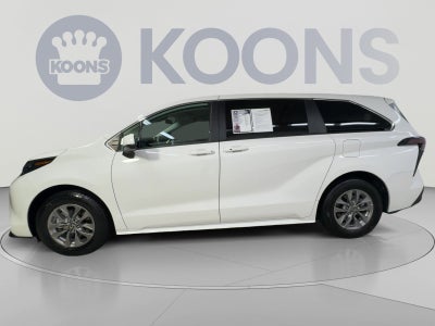 2025 Toyota Sienna LE