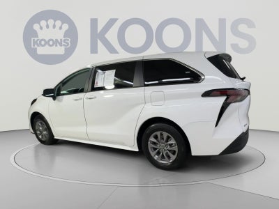 2025 Toyota Sienna LE