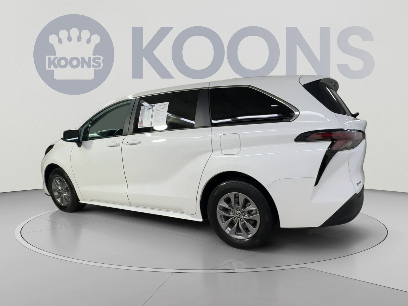 2025 Toyota Sienna LE
