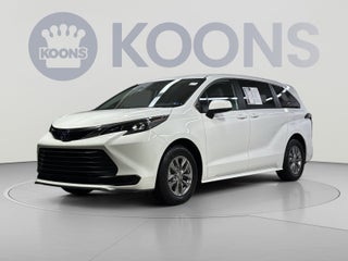 2025 Toyota Sienna LE