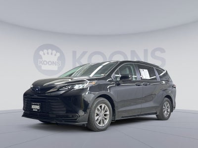 2023 Toyota Sienna LE