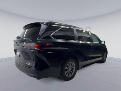 2023 Toyota Sienna LE