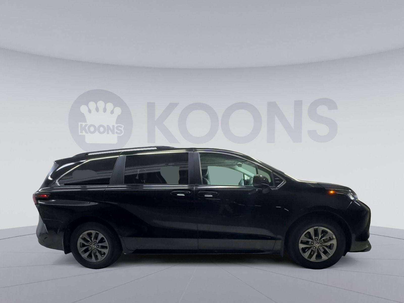 2023 Toyota Sienna LE