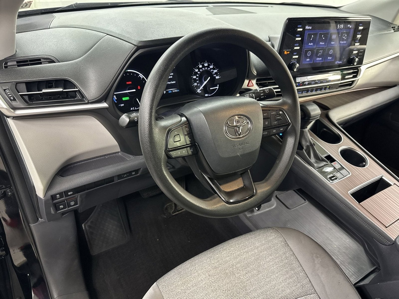 2023 Toyota Sienna LE