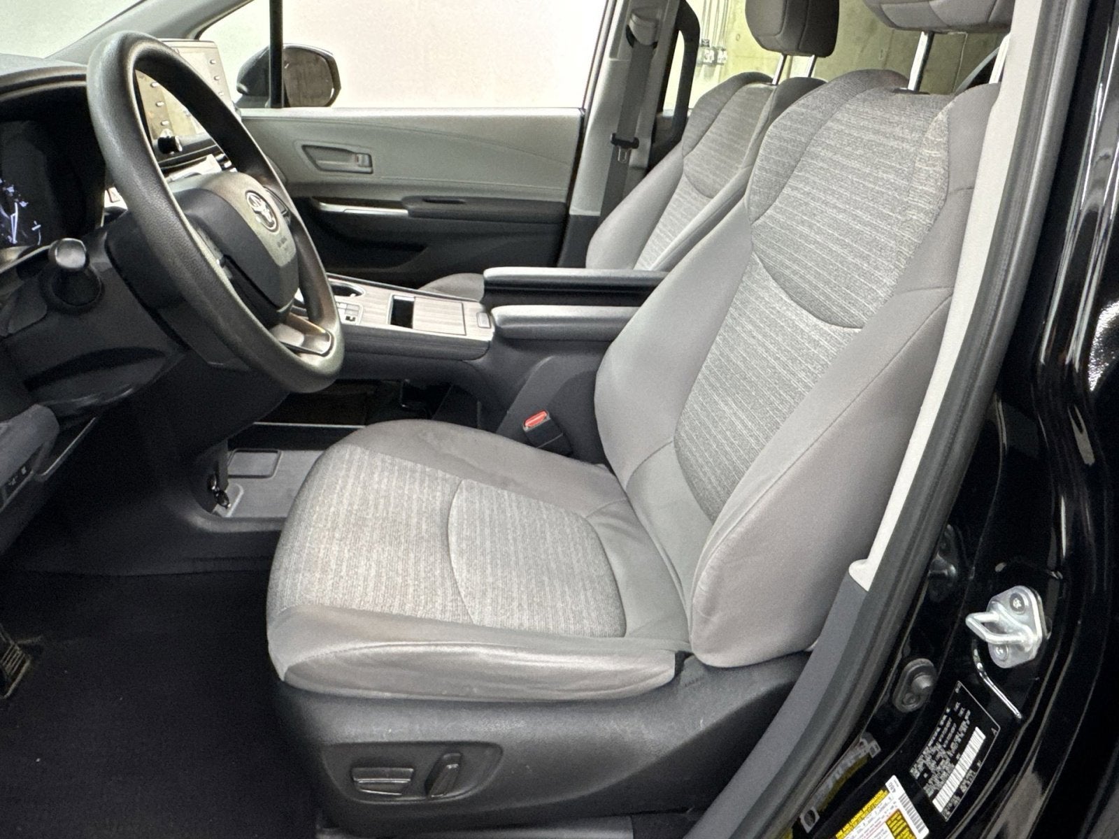 2023 Toyota Sienna LE