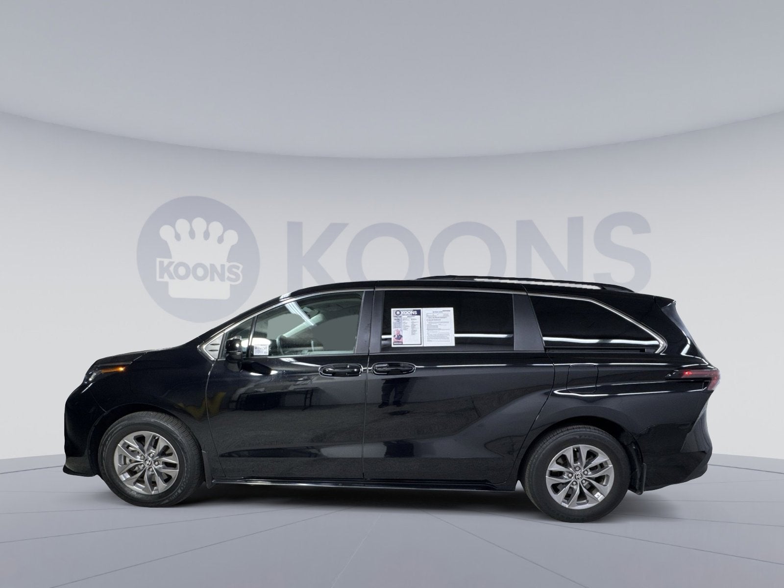 2023 Toyota Sienna LE