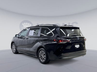 2023 Toyota Sienna LE