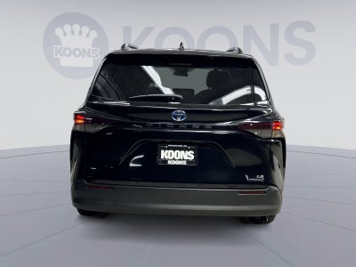 2023 Toyota Sienna LE