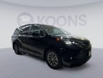 2023 Toyota Sienna LE