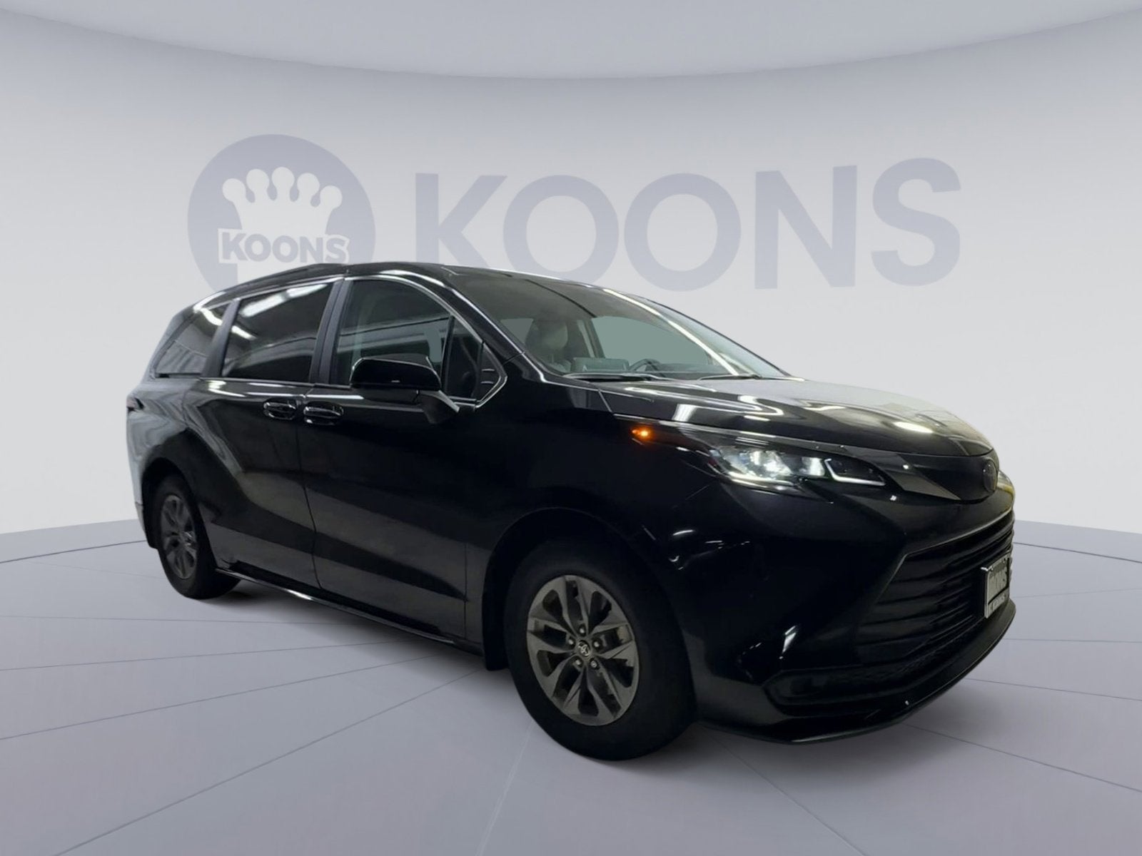 2023 Toyota Sienna LE