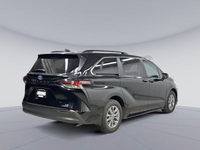 2023 Toyota Sienna LE