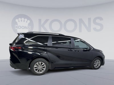 2023 Toyota Sienna LE
