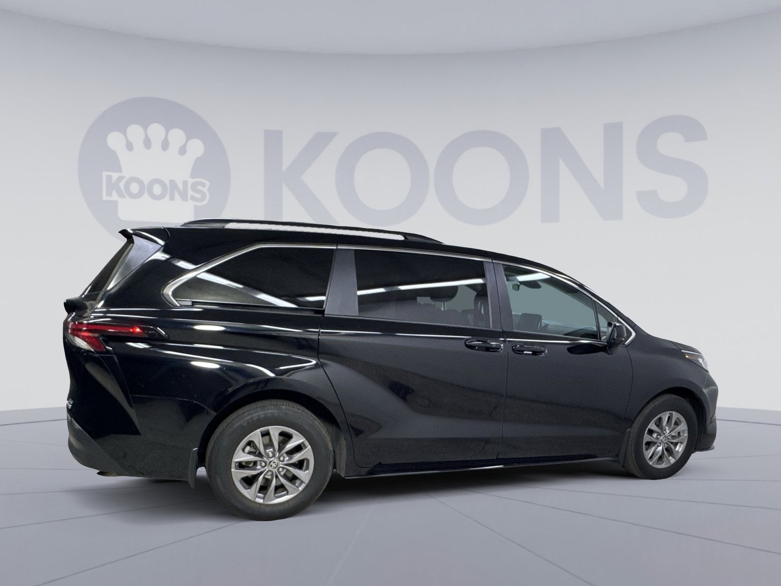 2023 Toyota Sienna LE