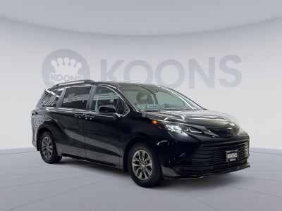 2023 Toyota Sienna LE