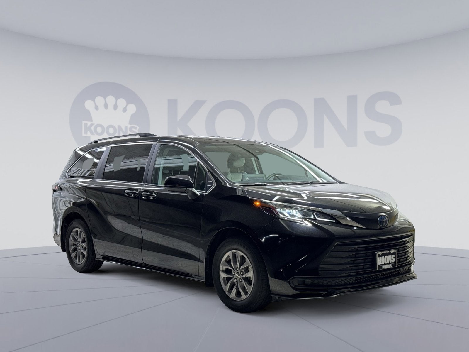 2023 Toyota Sienna LE
