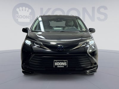 2023 Toyota Sienna LE