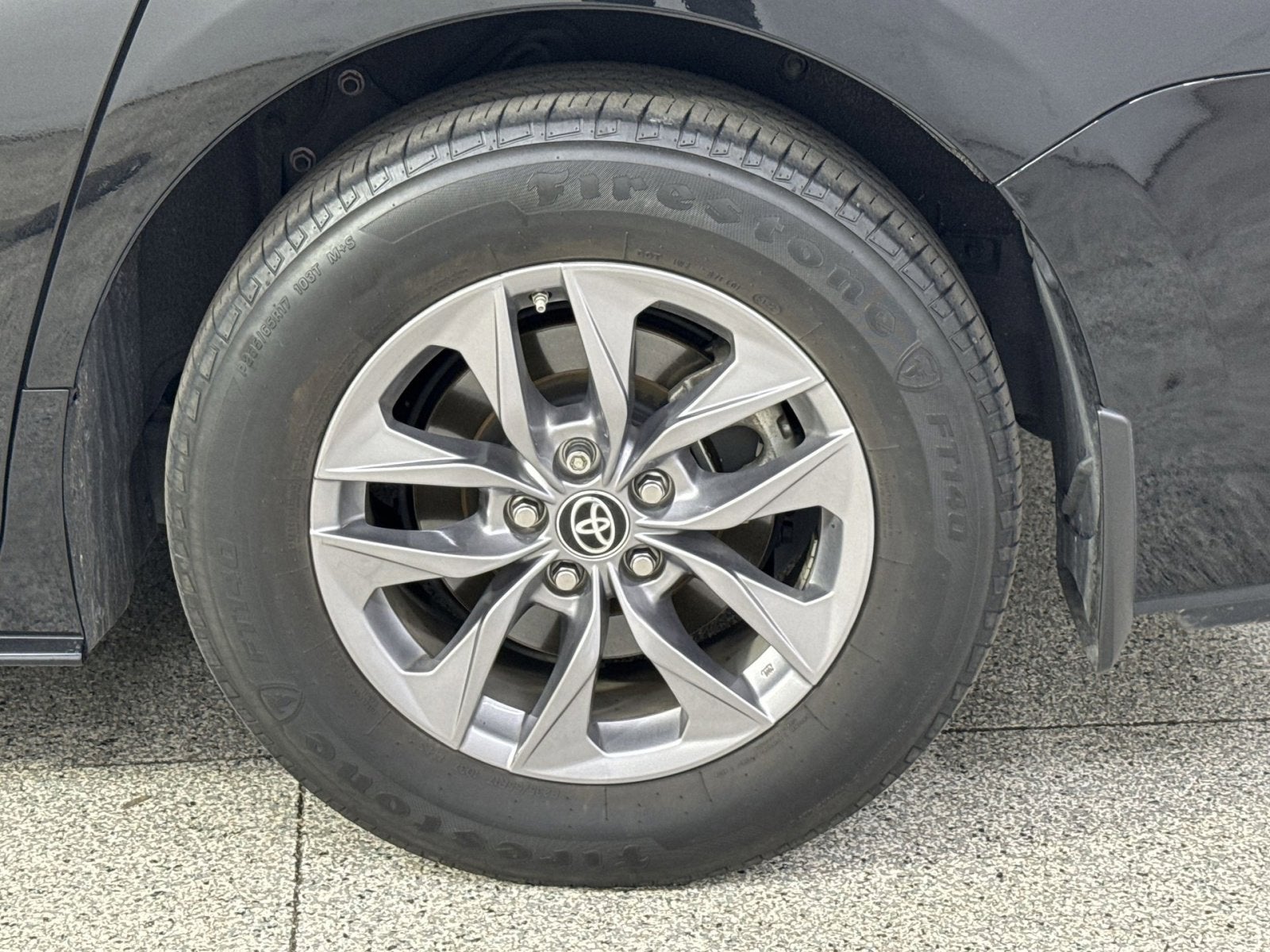 2023 Toyota Sienna LE