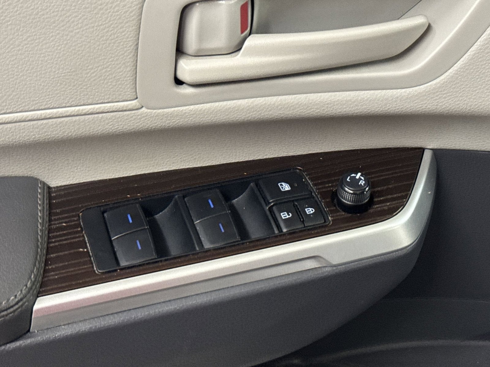 2023 Toyota Sienna LE