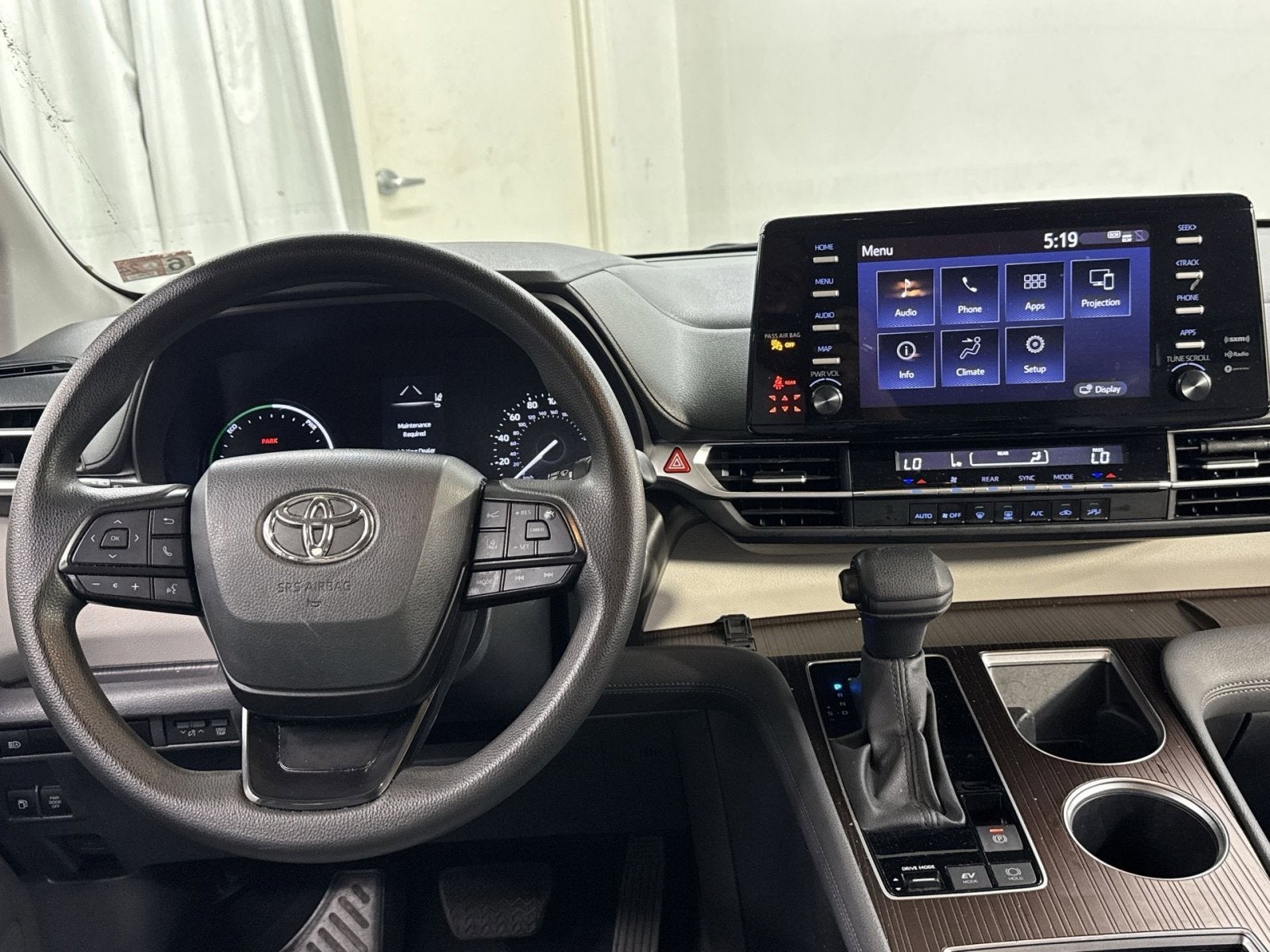 2023 Toyota Sienna LE