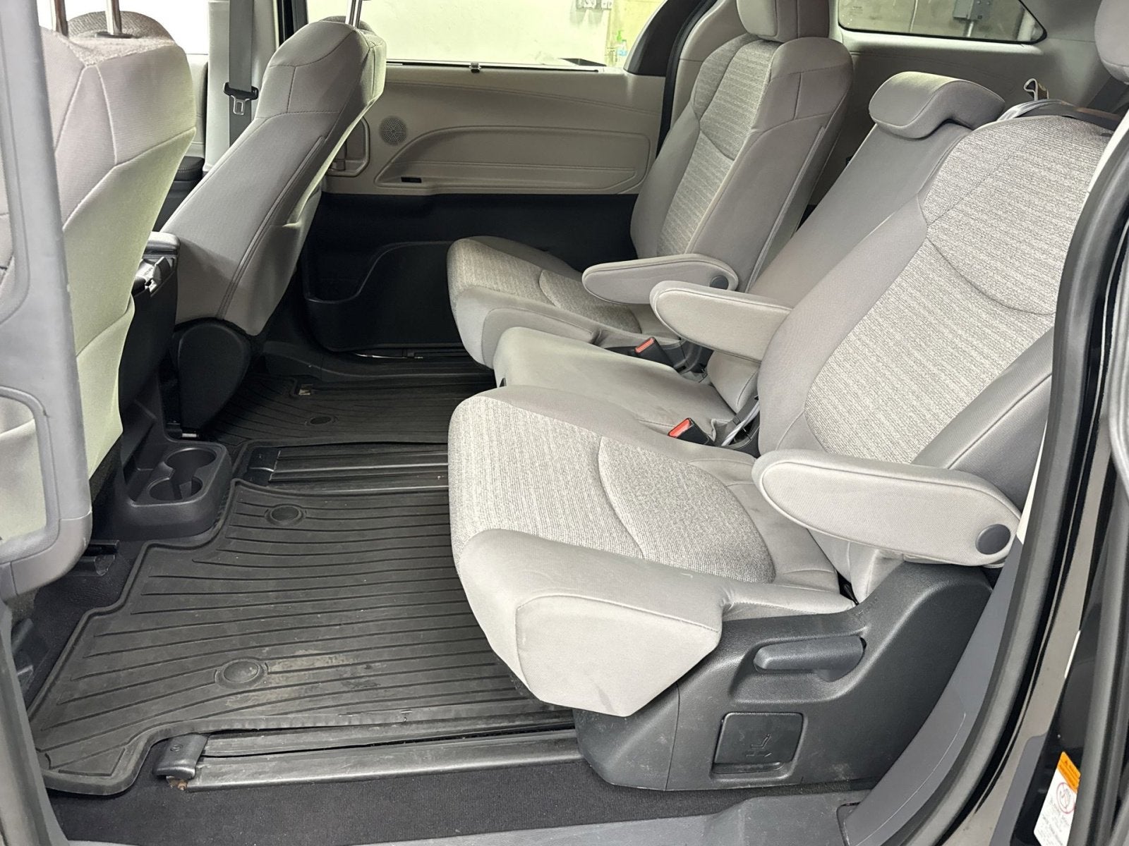 2023 Toyota Sienna LE