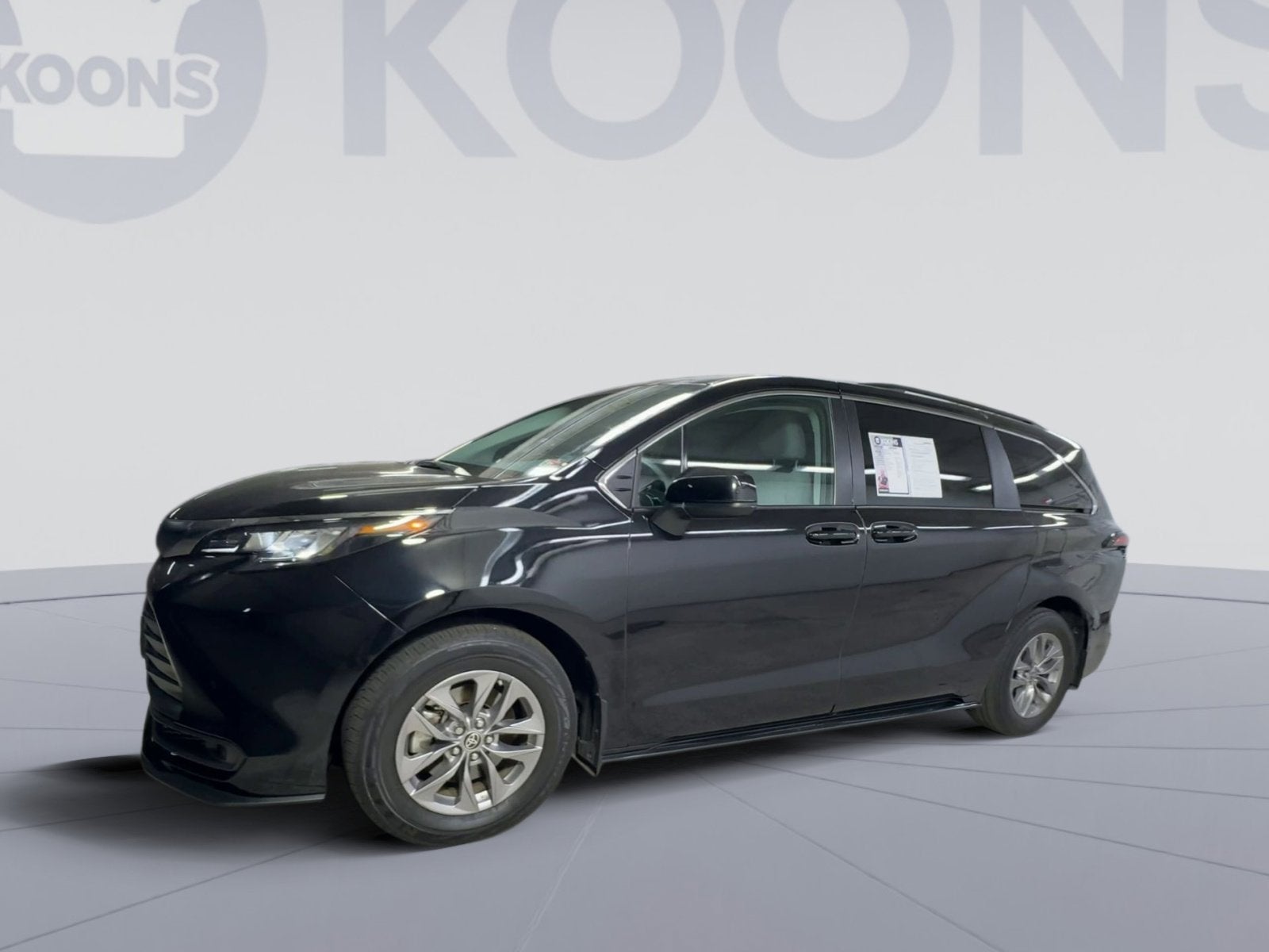 2023 Toyota Sienna LE