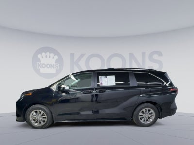 2023 Toyota Sienna LE