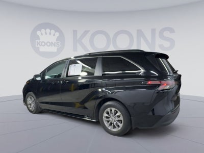 2023 Toyota Sienna LE