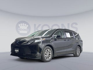 2023 Toyota Sienna LE