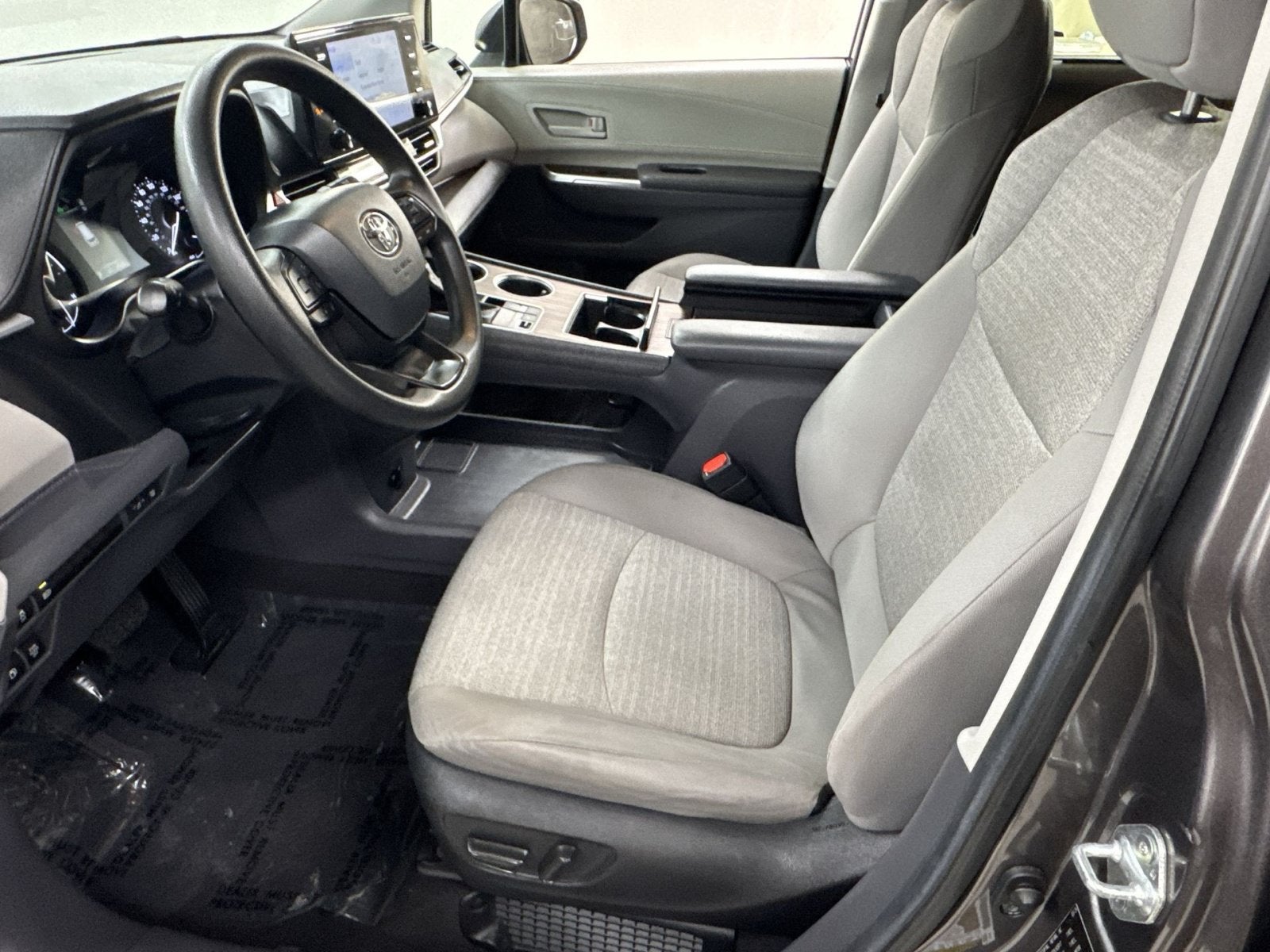 2024 Toyota Sienna LE