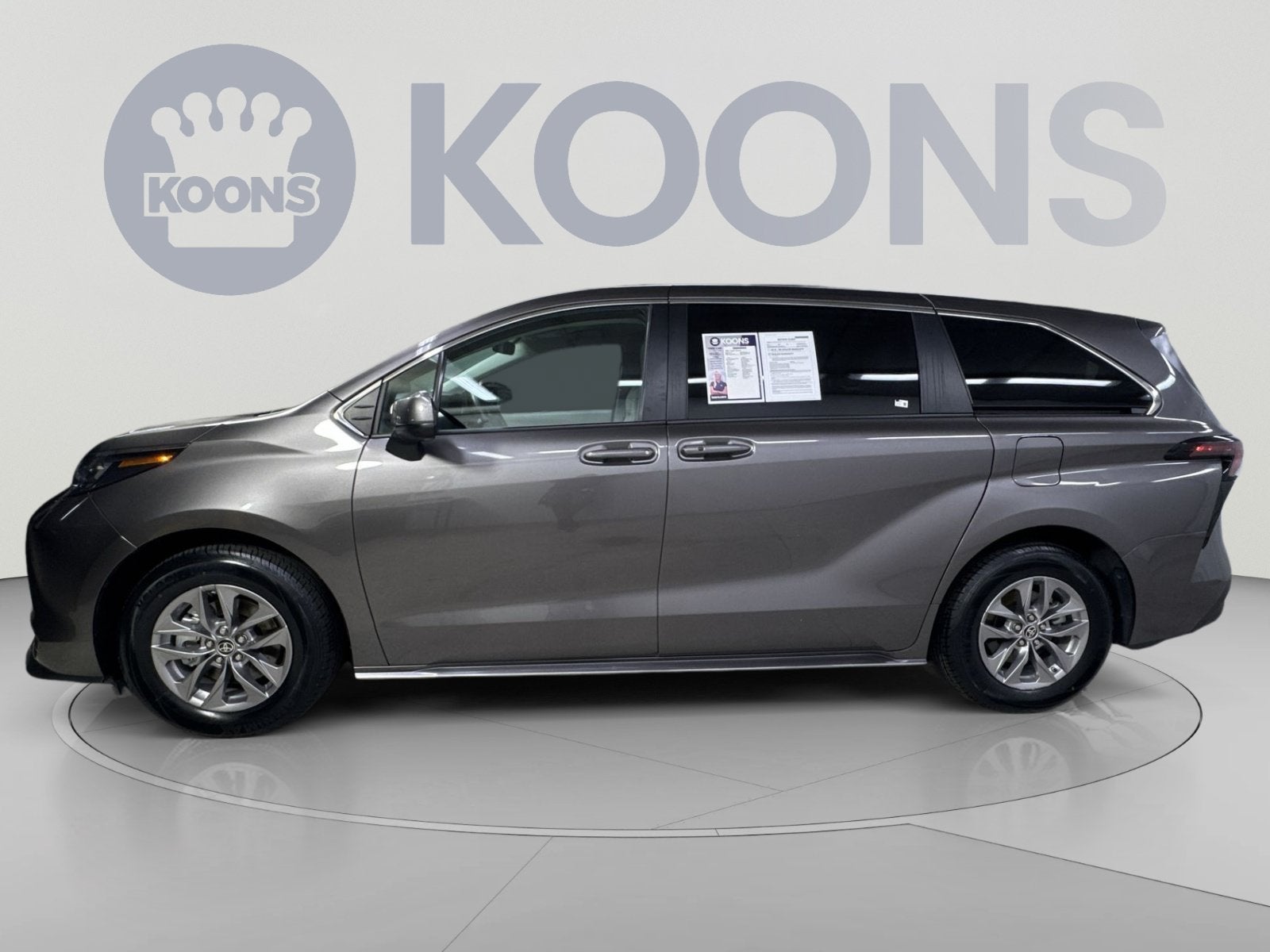 2024 Toyota Sienna LE