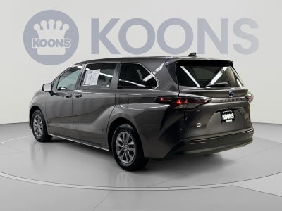 2024 Toyota Sienna LE