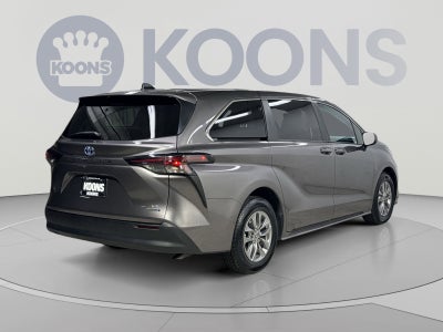 2024 Toyota Sienna LE