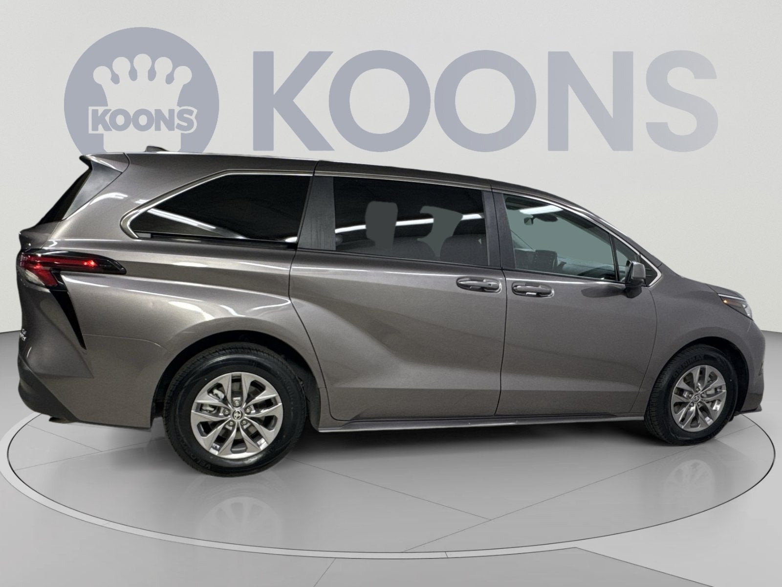 2024 Toyota Sienna LE